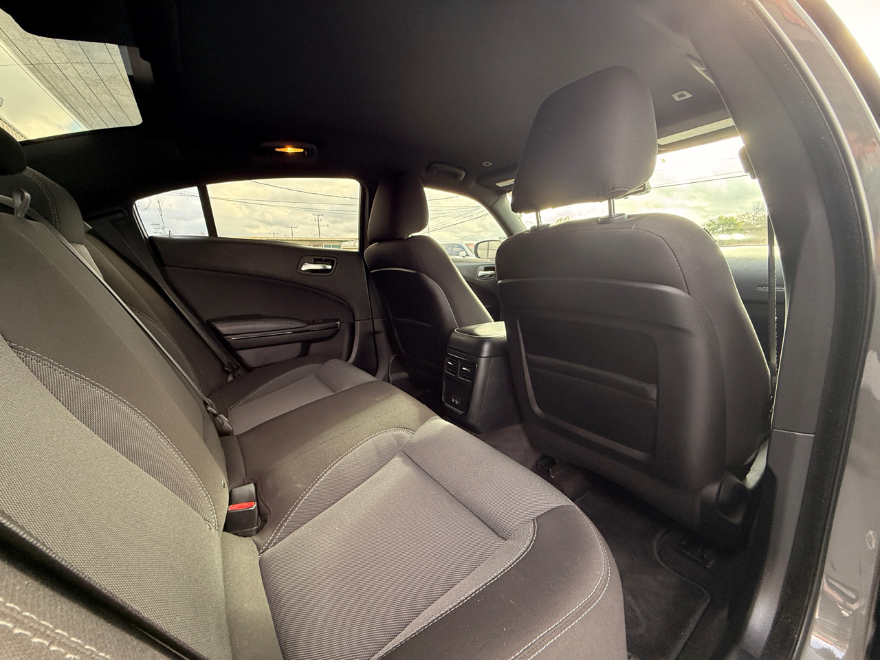 Dodge Charger SE 2017