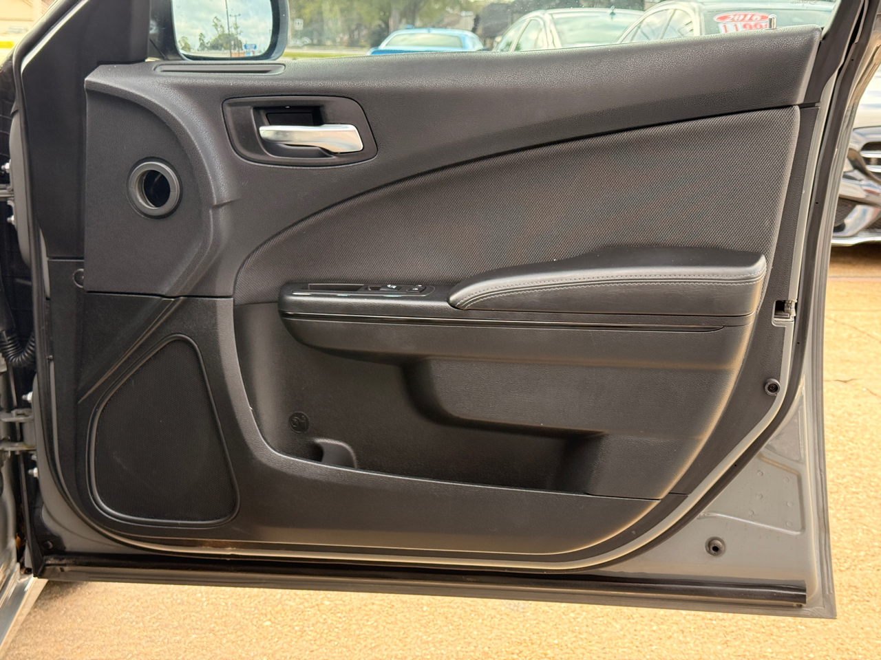 Dodge Charger SE 2017