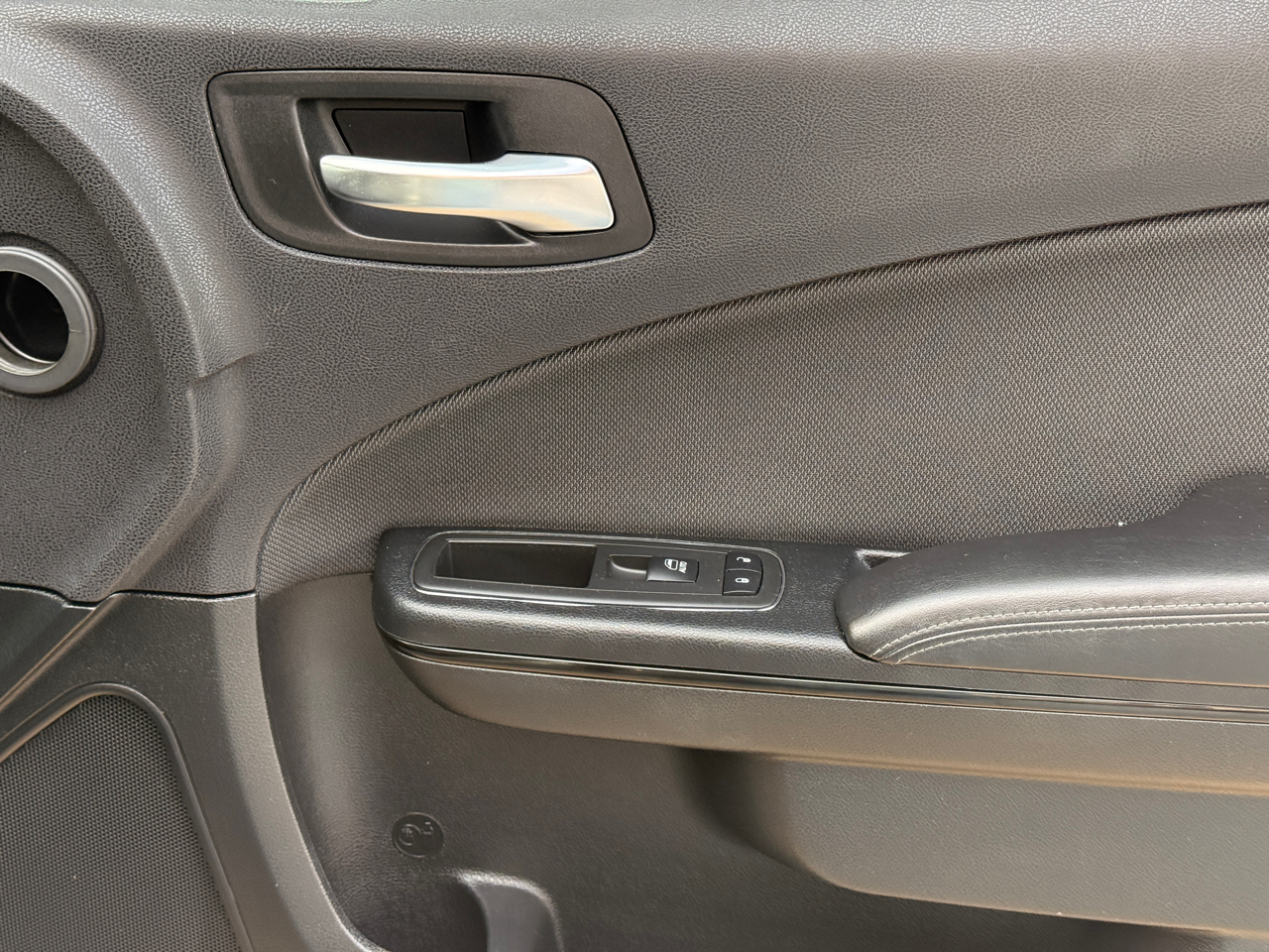 Dodge Charger SE 2017