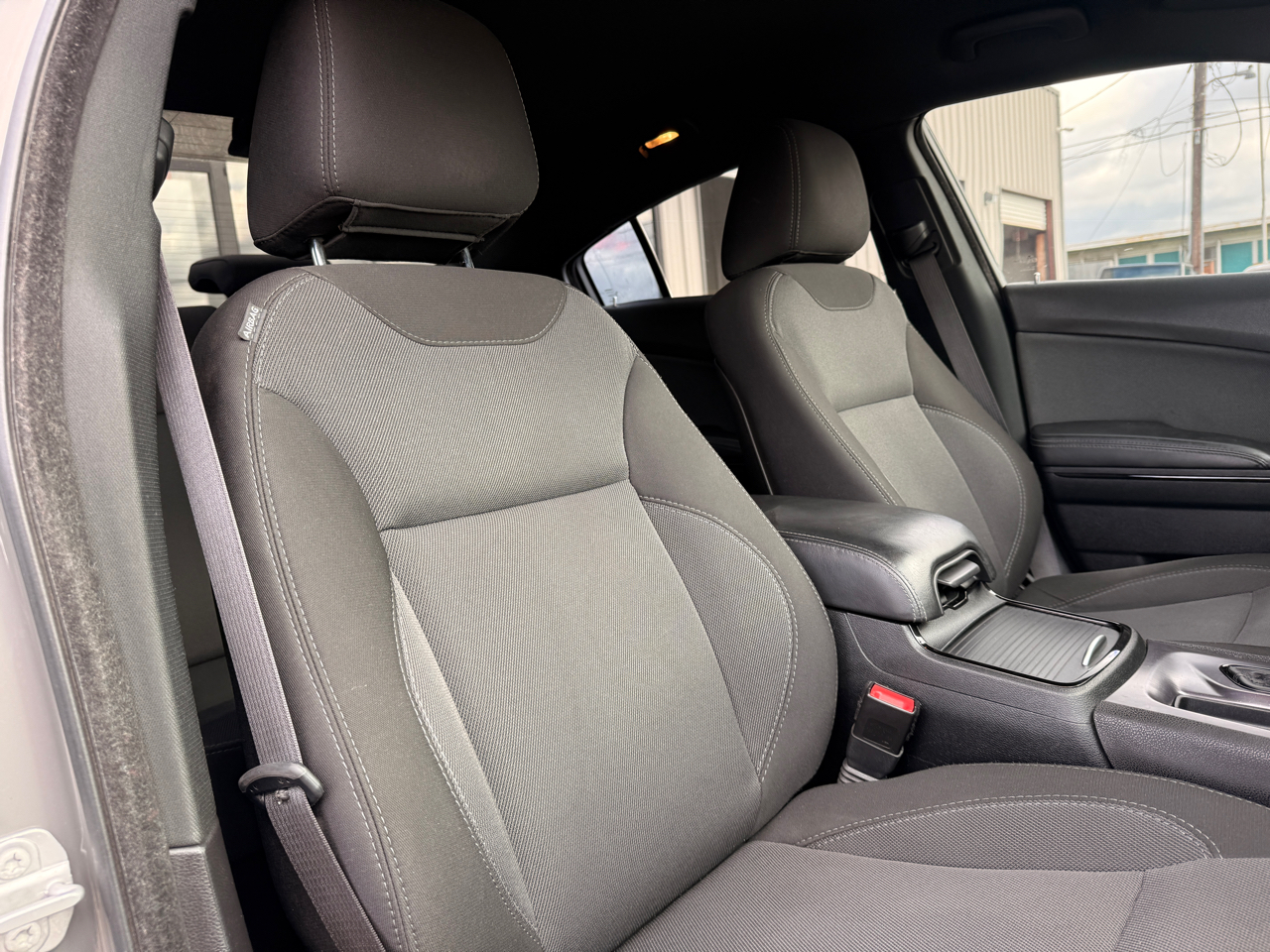 Dodge Charger SE 2017