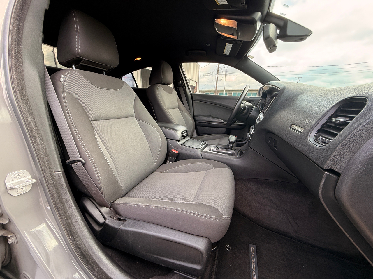 Dodge Charger SE 2017