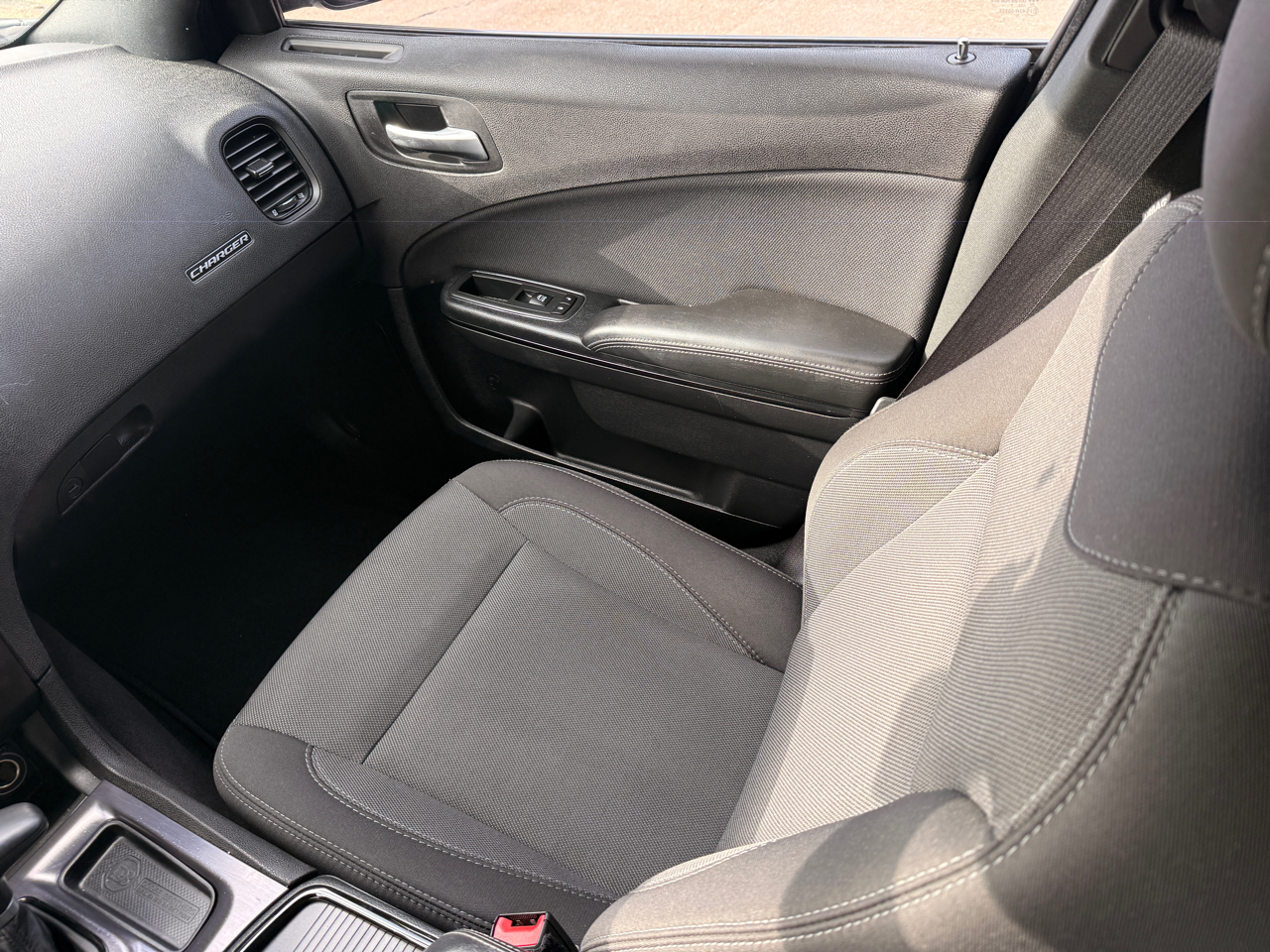 Dodge Charger SE 2017