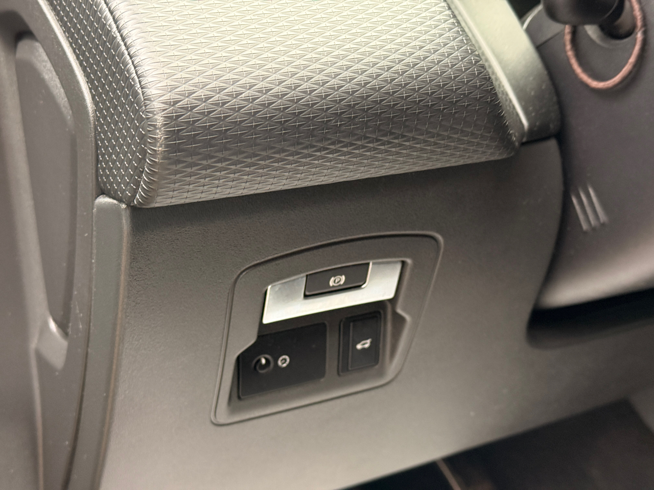 Land Rover Range Rover Velar R-Dynamic SE 2018