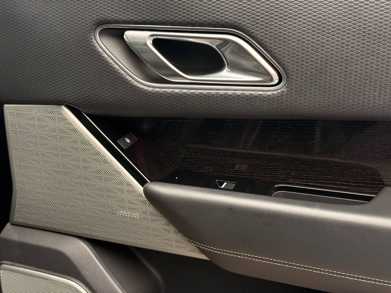 Land Rover Range Rover Velar R-Dynamic SE 2018