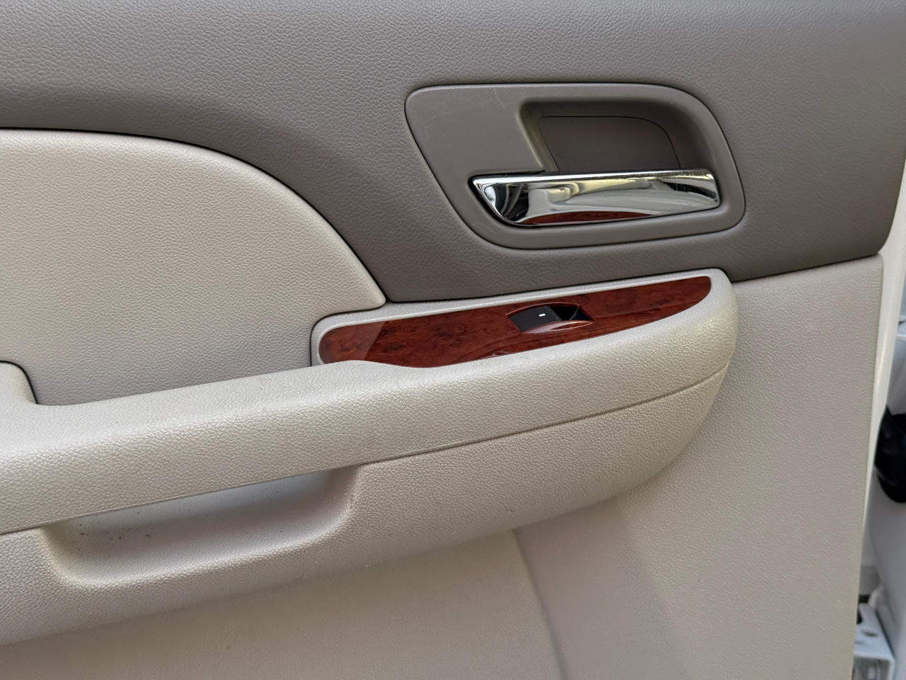 Chevrolet Suburban LT 1500 2WD 2013