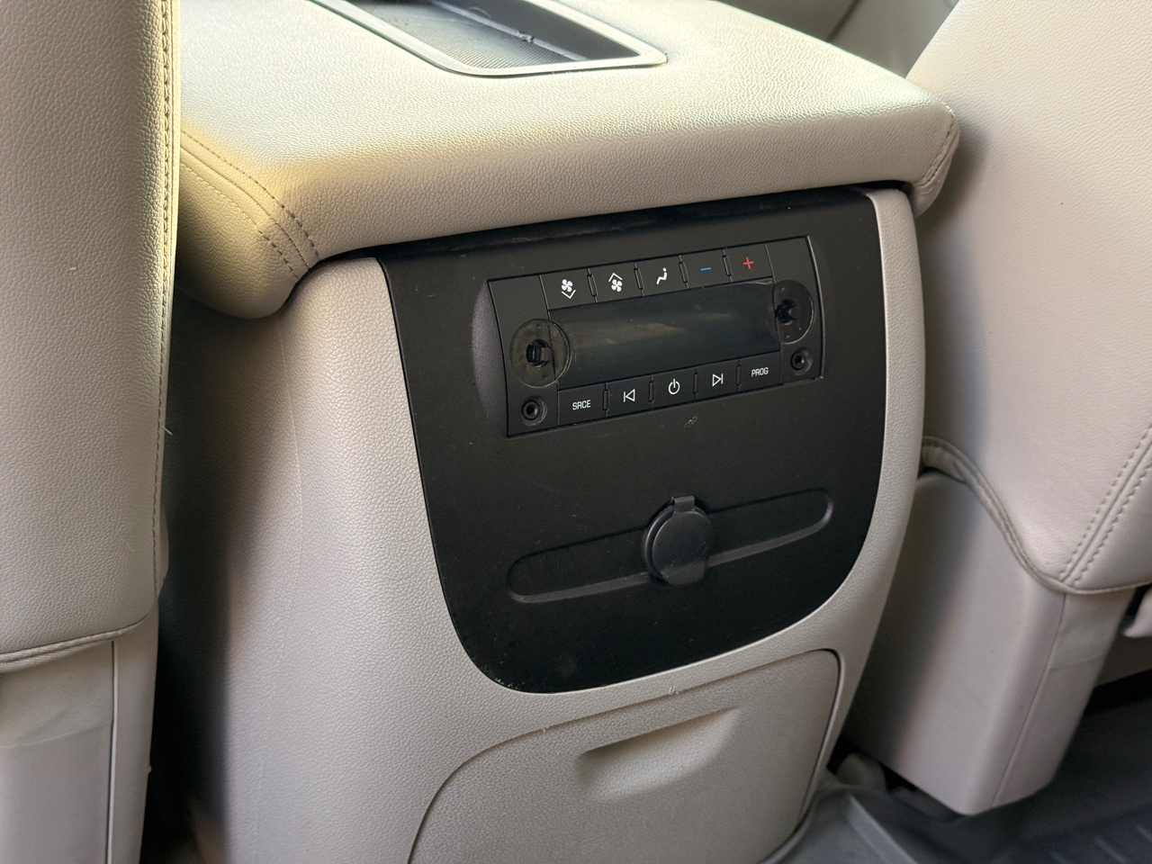 Chevrolet Suburban LT 1500 2WD 2013