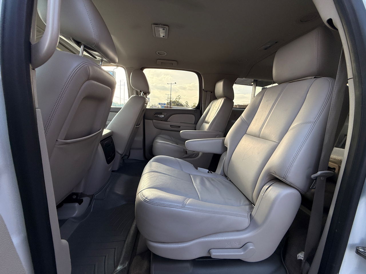 Chevrolet Suburban LT 1500 2WD 2013