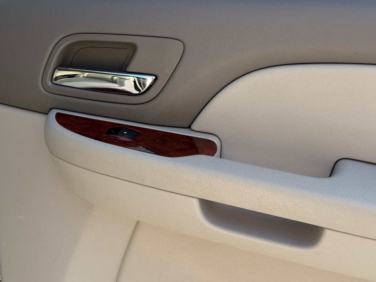 Chevrolet Suburban LT 1500 2WD 2013