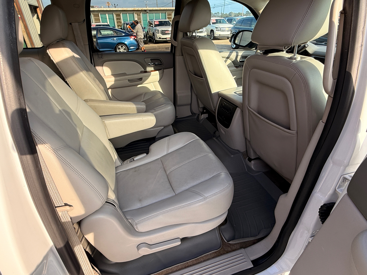 Chevrolet Suburban LT 1500 2WD 2013