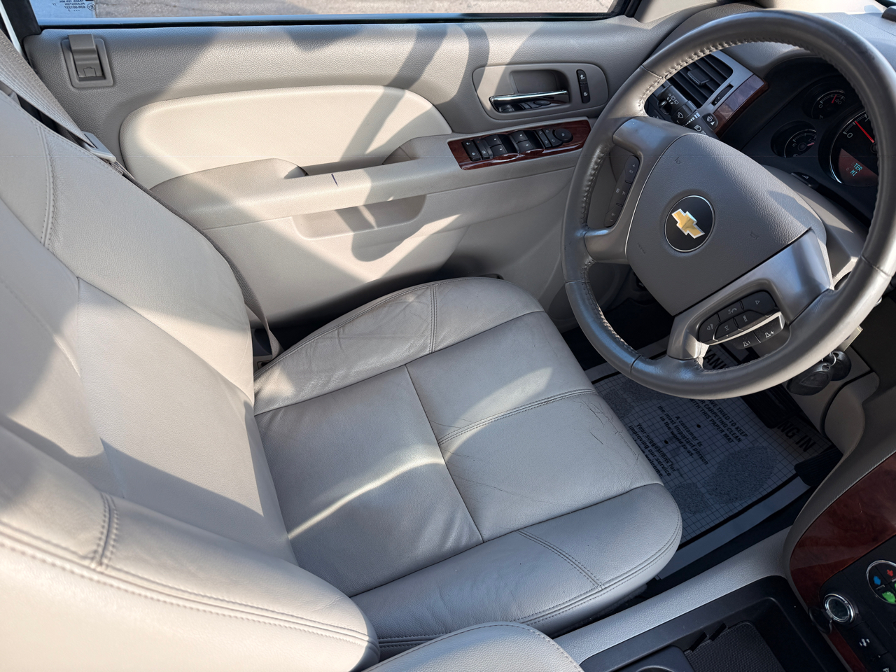 Chevrolet Suburban LT 1500 2WD 2013