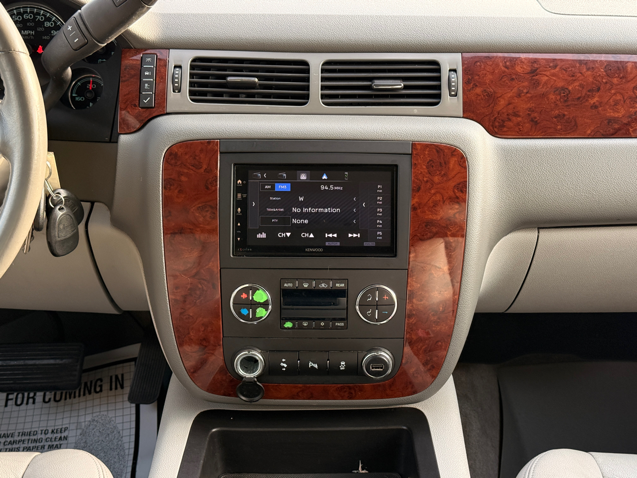 Chevrolet Suburban LT 1500 2WD 2013