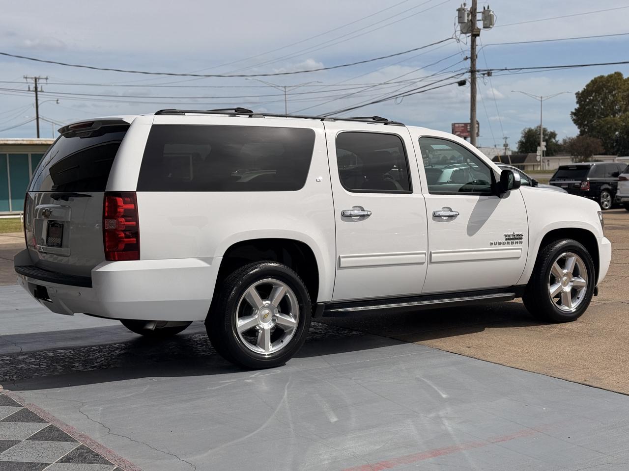 Chevrolet Suburban LT 1500 2WD 2013