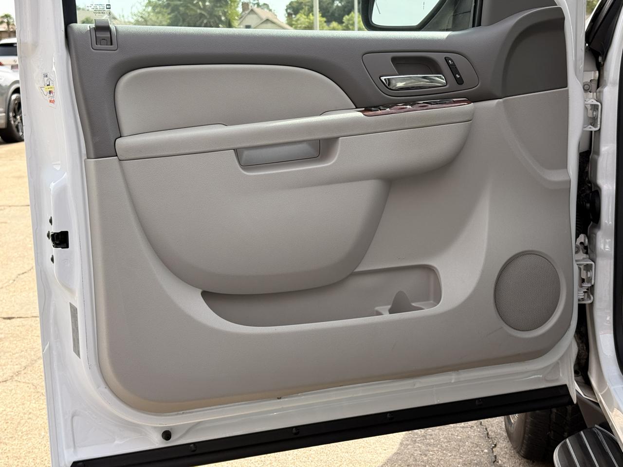 Chevrolet Suburban LT 1500 2WD 2013
