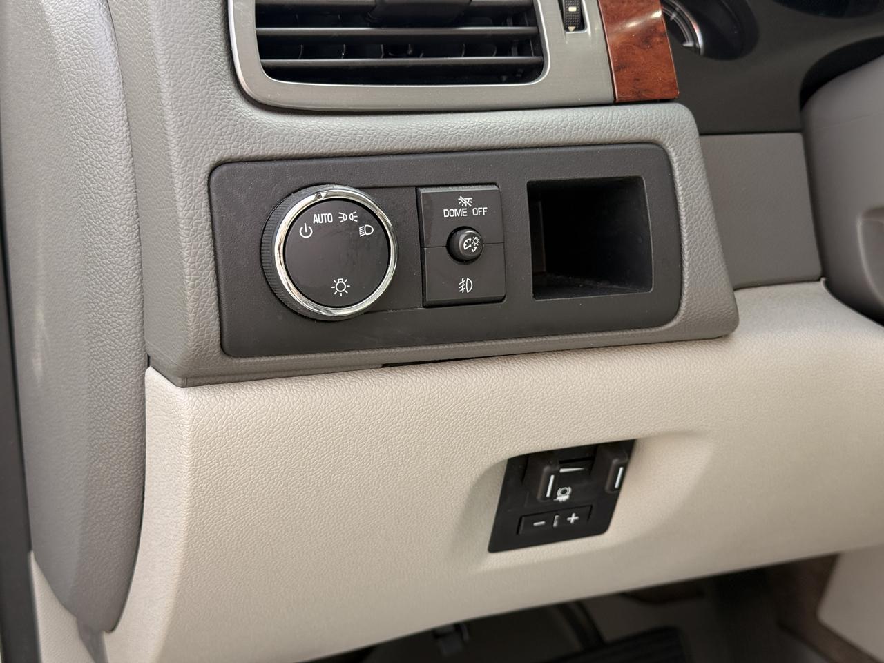 Chevrolet Suburban LT 1500 2WD 2013