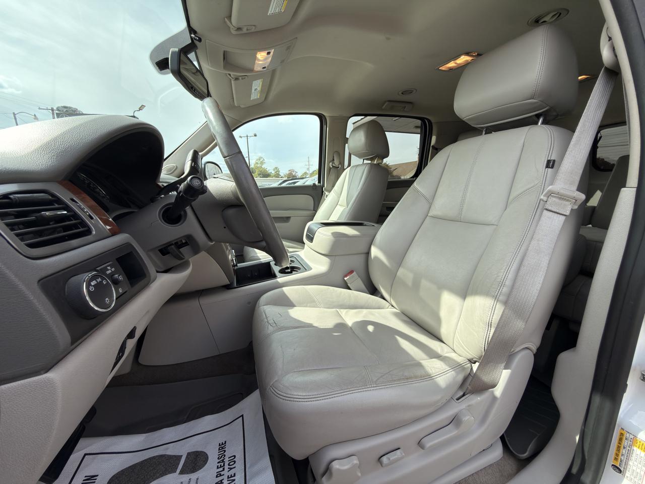 Chevrolet Suburban LT 1500 2WD 2013