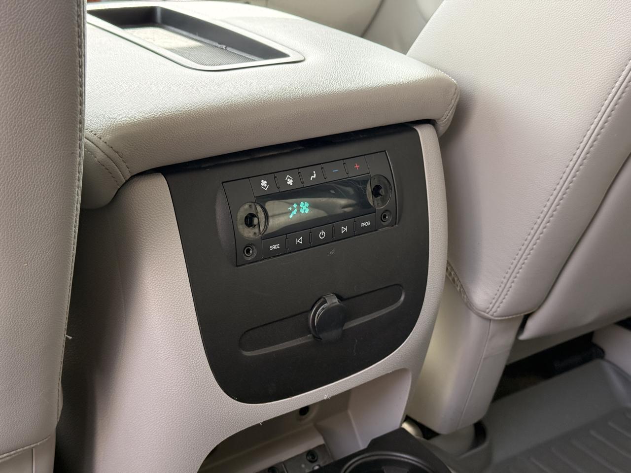 Chevrolet Suburban LT 1500 2WD 2013