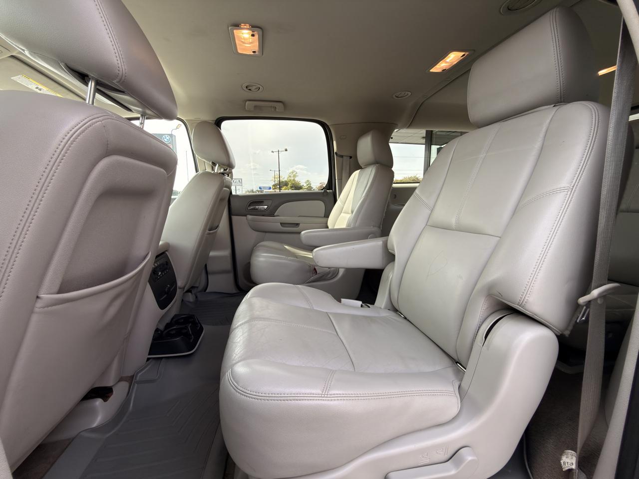 Chevrolet Suburban LT 1500 2WD 2013