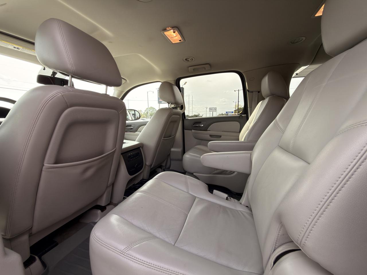 Chevrolet Suburban LT 1500 2WD 2013