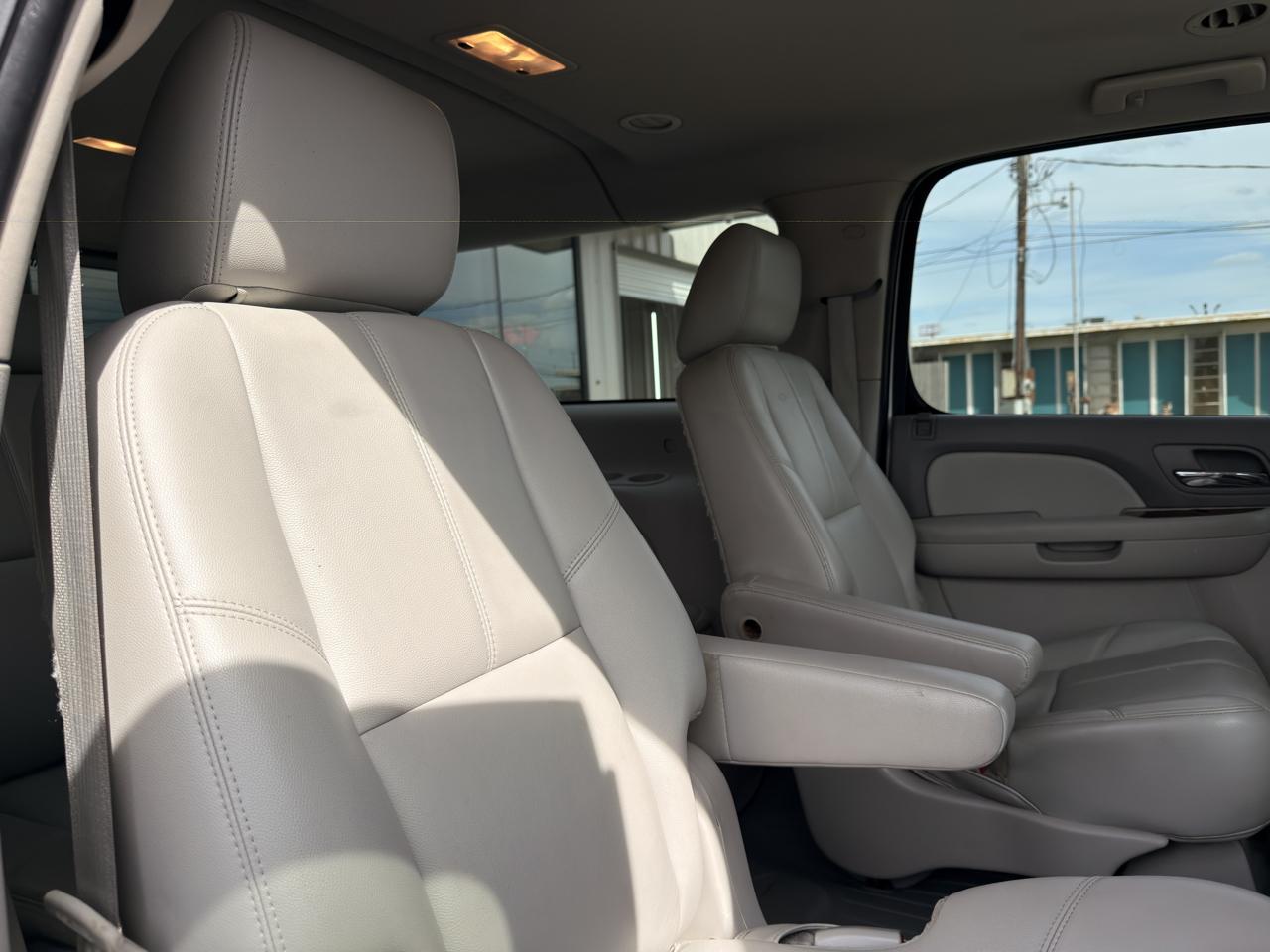 Chevrolet Suburban LT 1500 2WD 2013