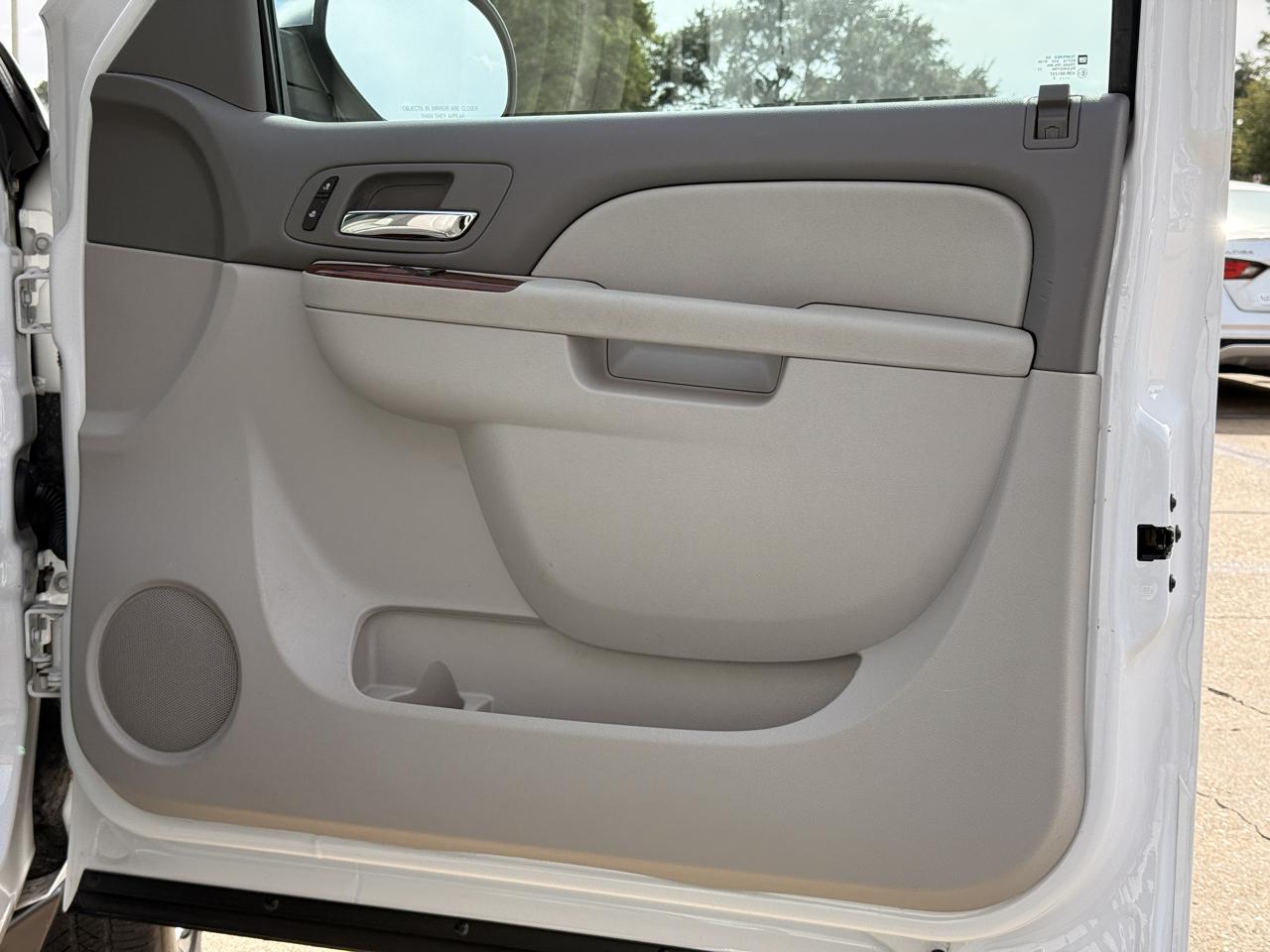 Chevrolet Suburban LT 1500 2WD 2013