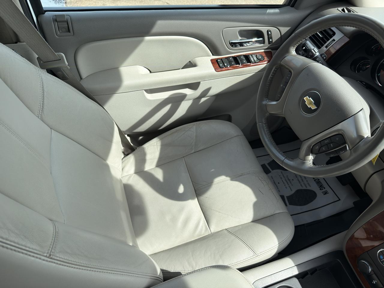 Chevrolet Suburban LT 1500 2WD 2013
