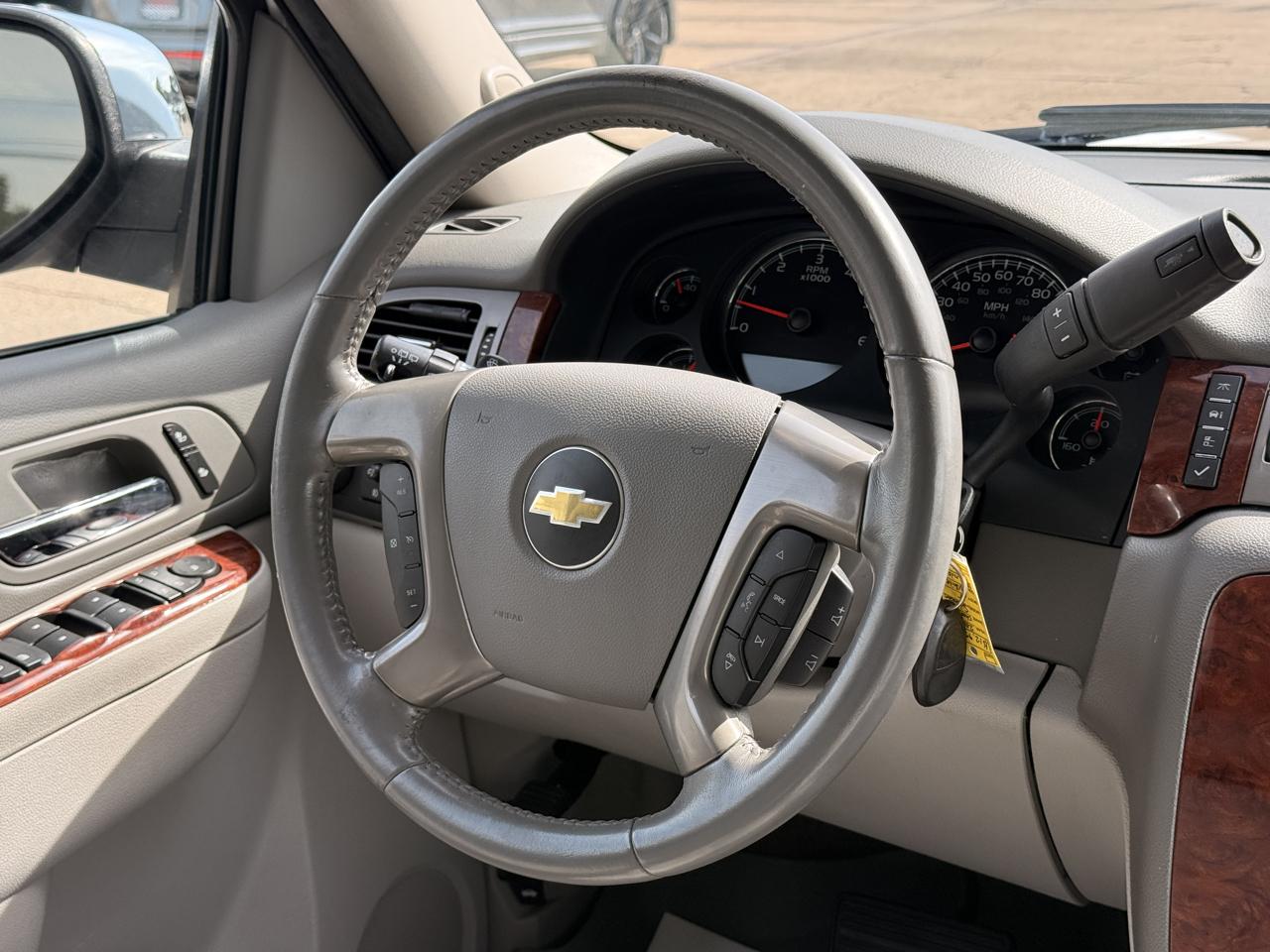 Chevrolet Suburban LT 1500 2WD 2013