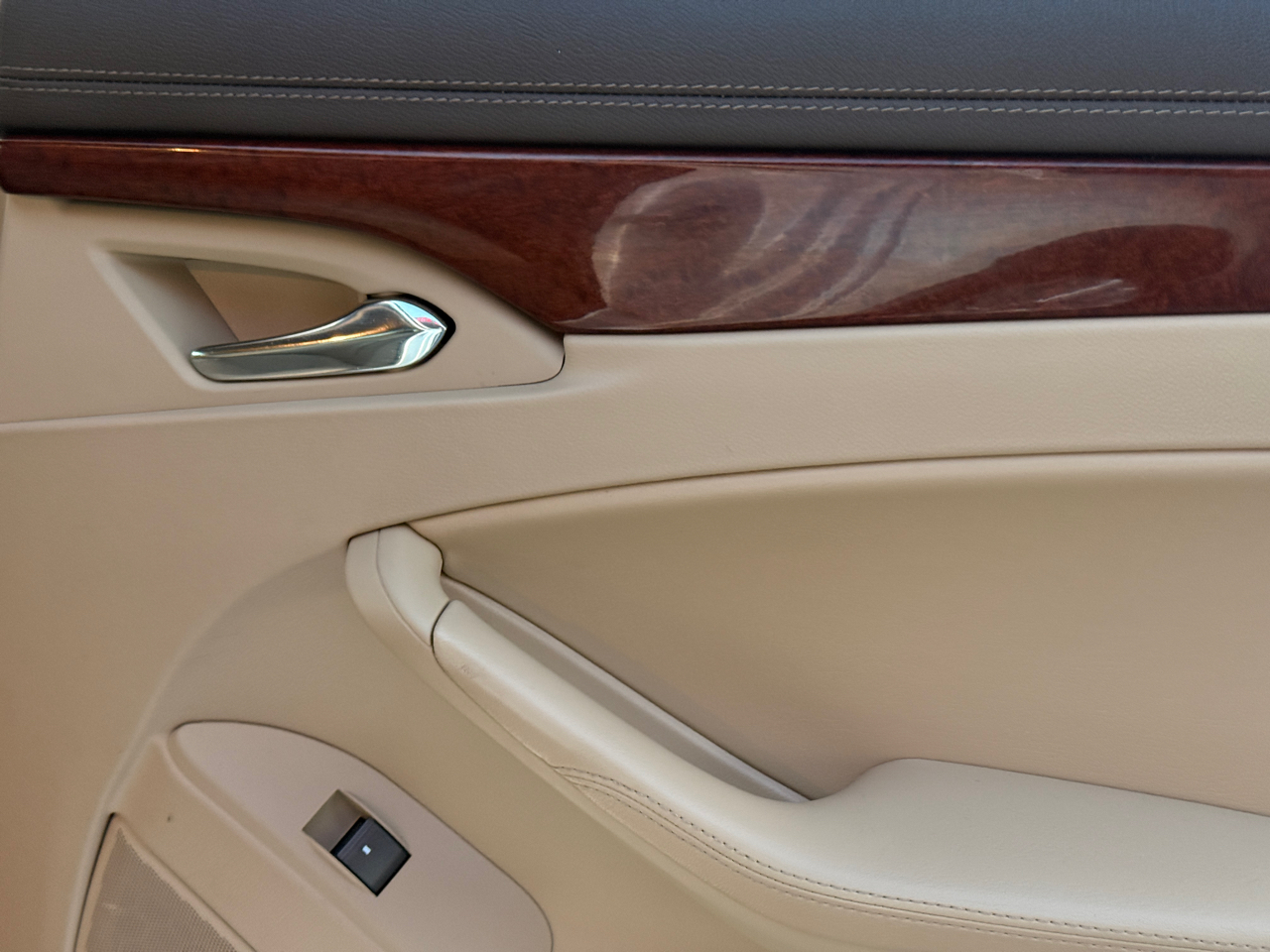 Cadillac CTS 3.0L Luxury 2010