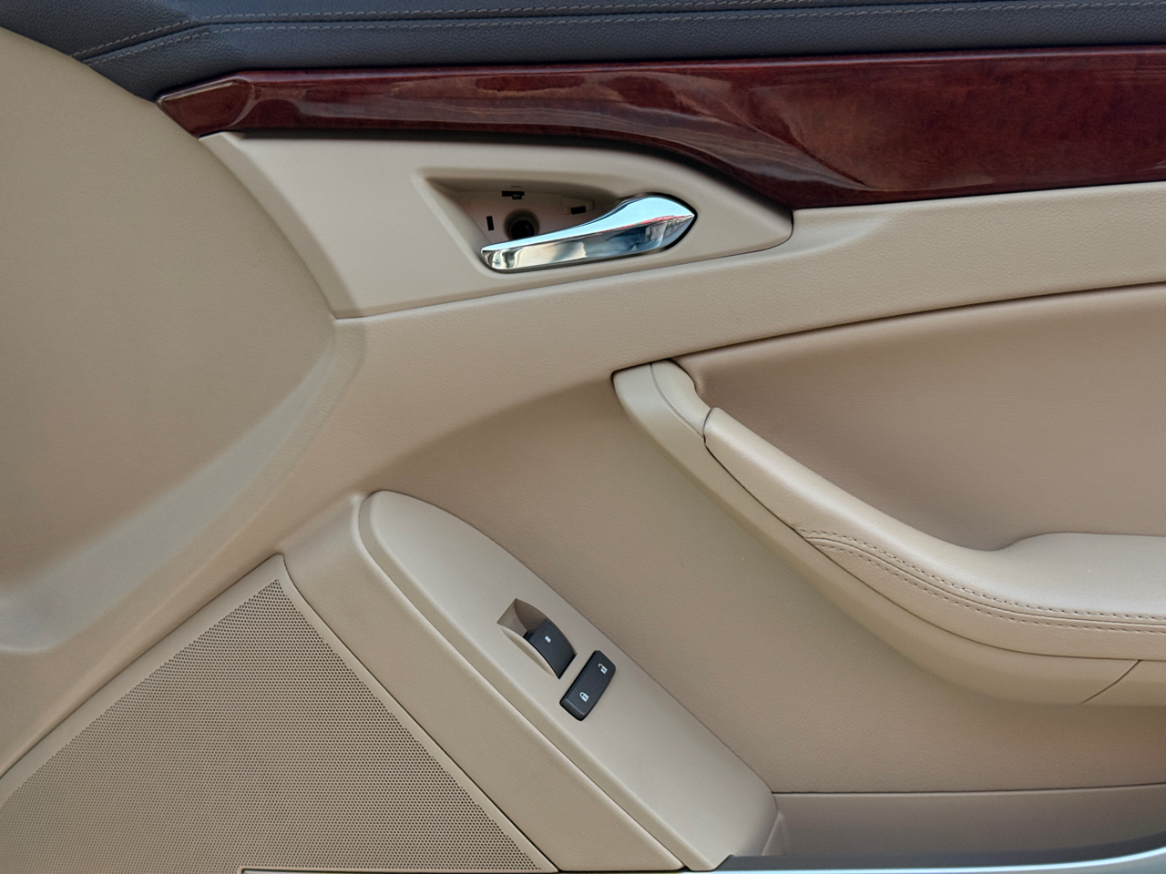 Cadillac CTS 3.0L Luxury 2010