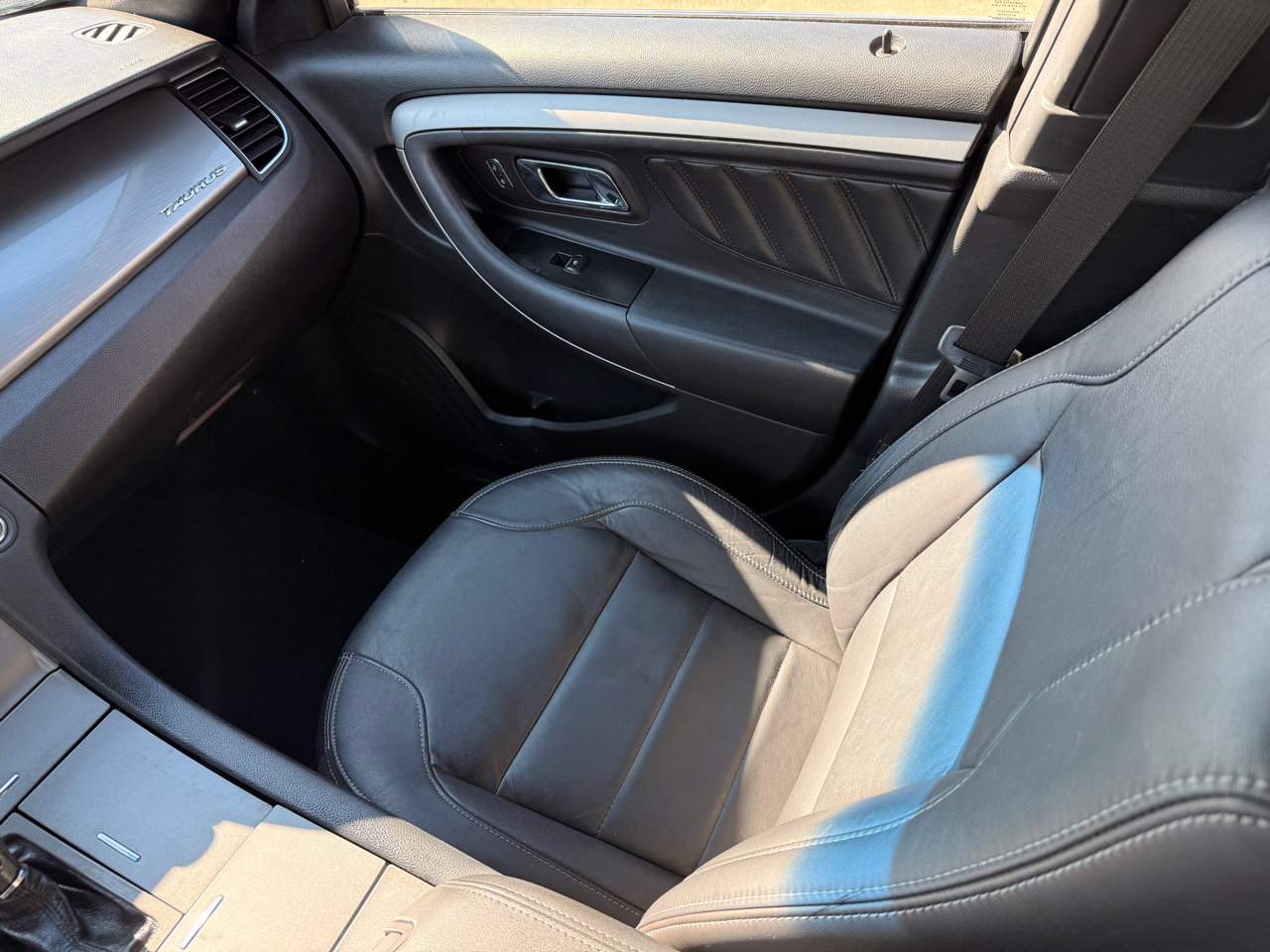 Ford Taurus SEL FWD 2015