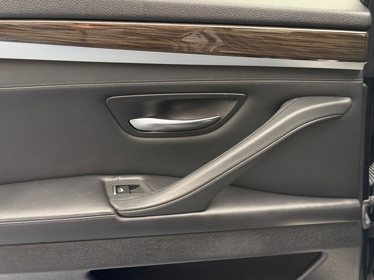 BMW 5-Series 528i 2015