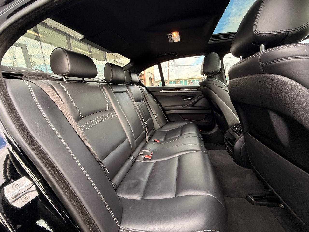 BMW 5-Series 528i 2015