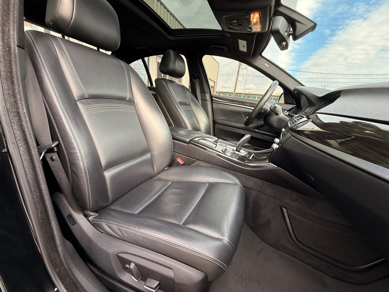 BMW 5-Series 528i 2015