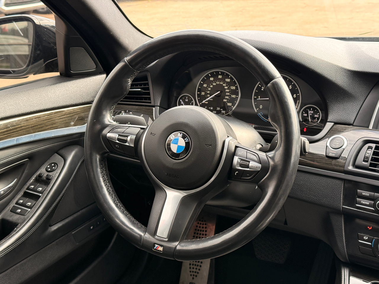 BMW 5-Series 528i 2015