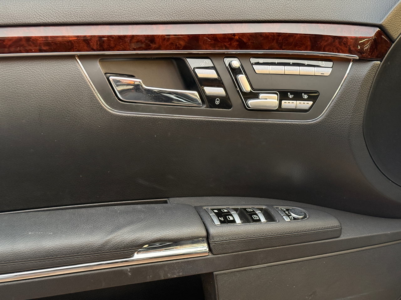 Mercedes-Benz S-Class S550 2012