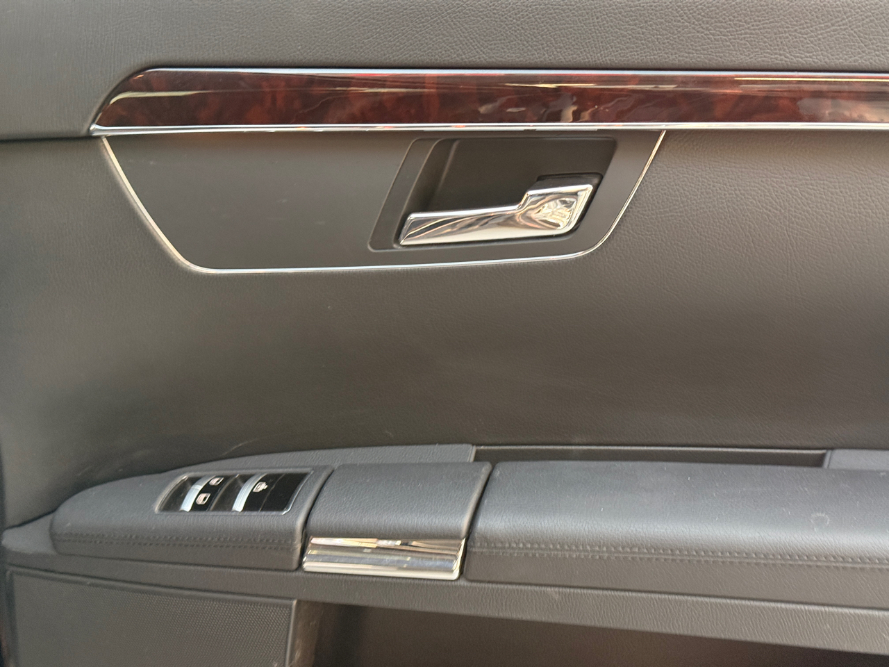 Mercedes-Benz S-Class S550 2012