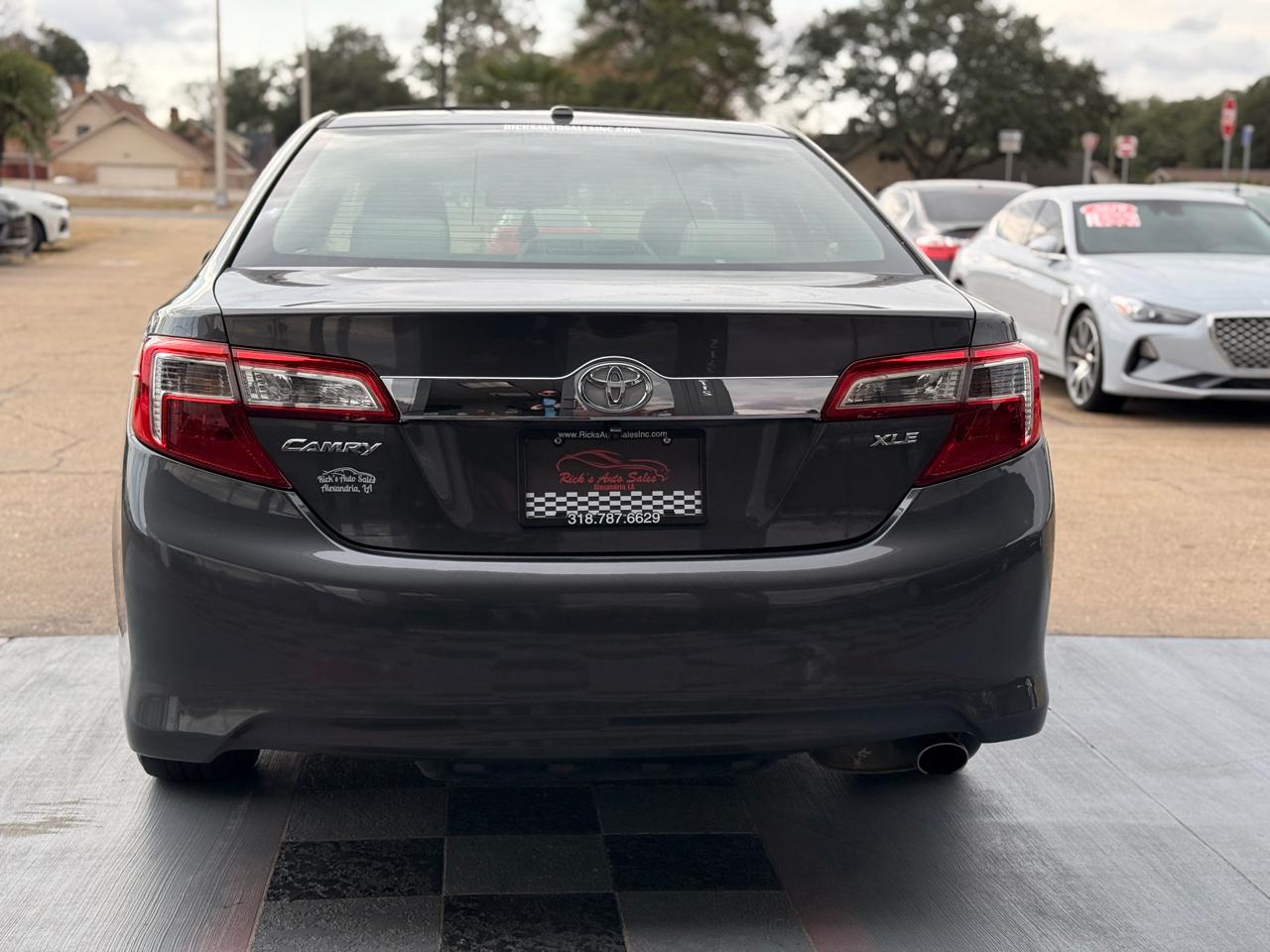 Toyota Camry 4dr Sdn XLE Auto 2012