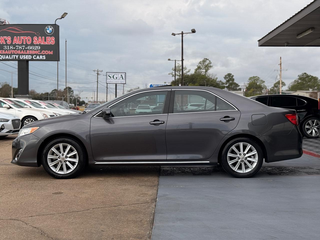 Toyota Camry 4dr Sdn XLE Auto 2012