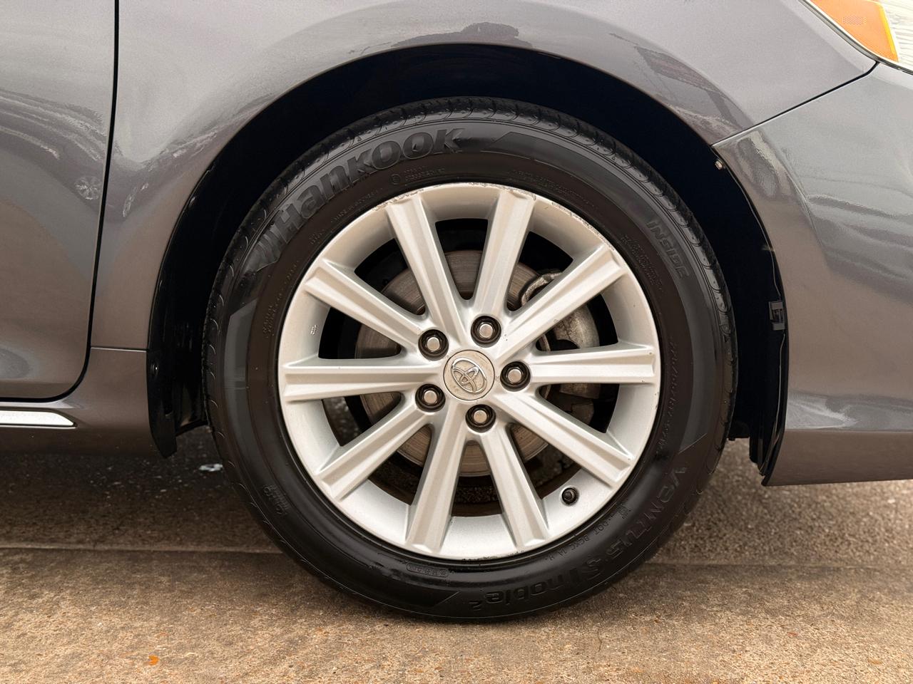 Toyota Camry 4dr Sdn XLE Auto 2012