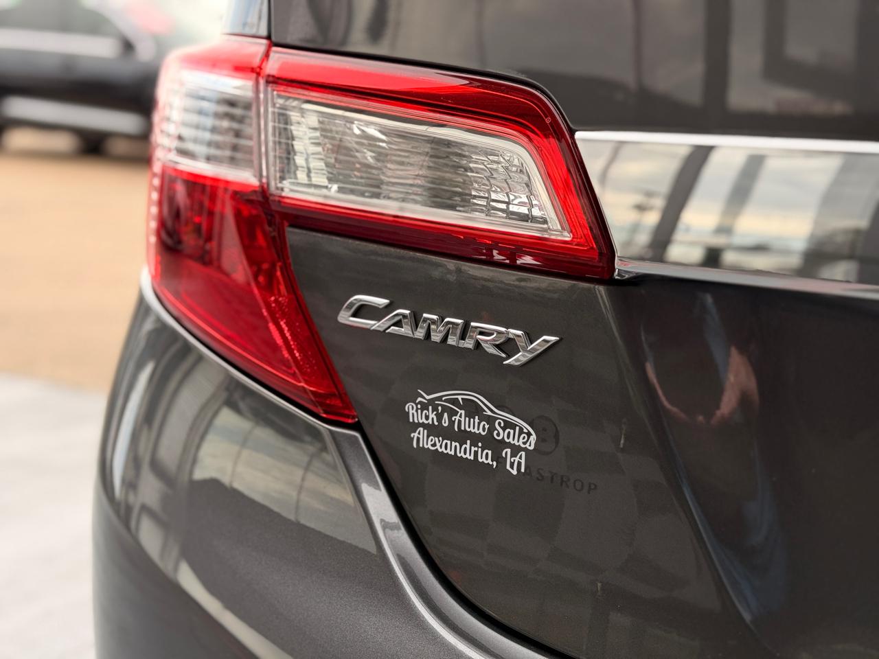 Toyota Camry 4dr Sdn XLE Auto 2012