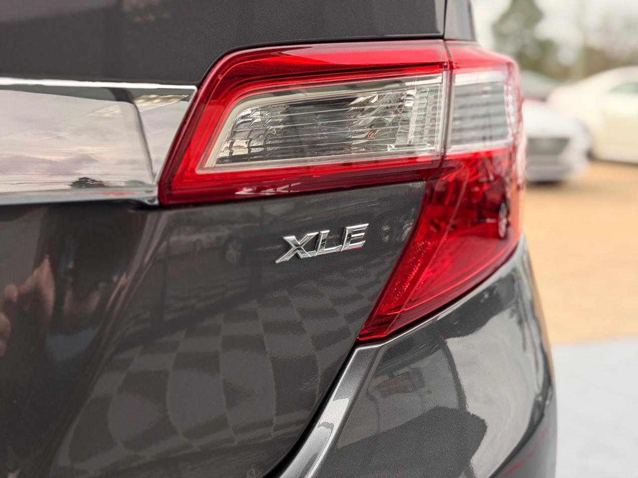 Toyota Camry 4dr Sdn XLE Auto 2012