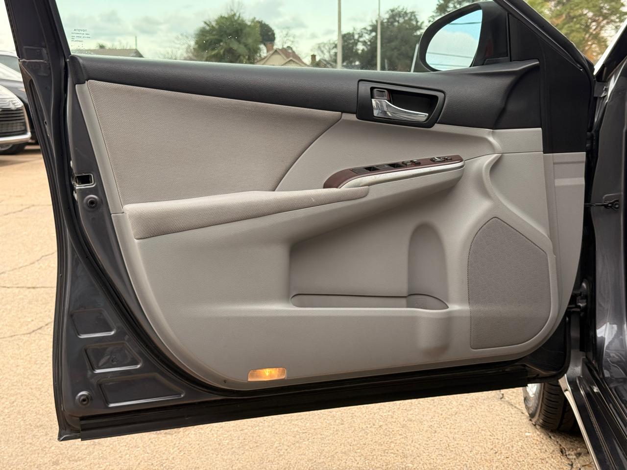 Toyota Camry 4dr Sdn XLE Auto 2012