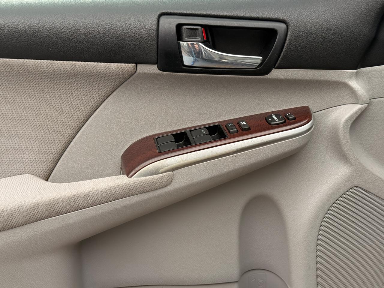 Toyota Camry 4dr Sdn XLE Auto 2012