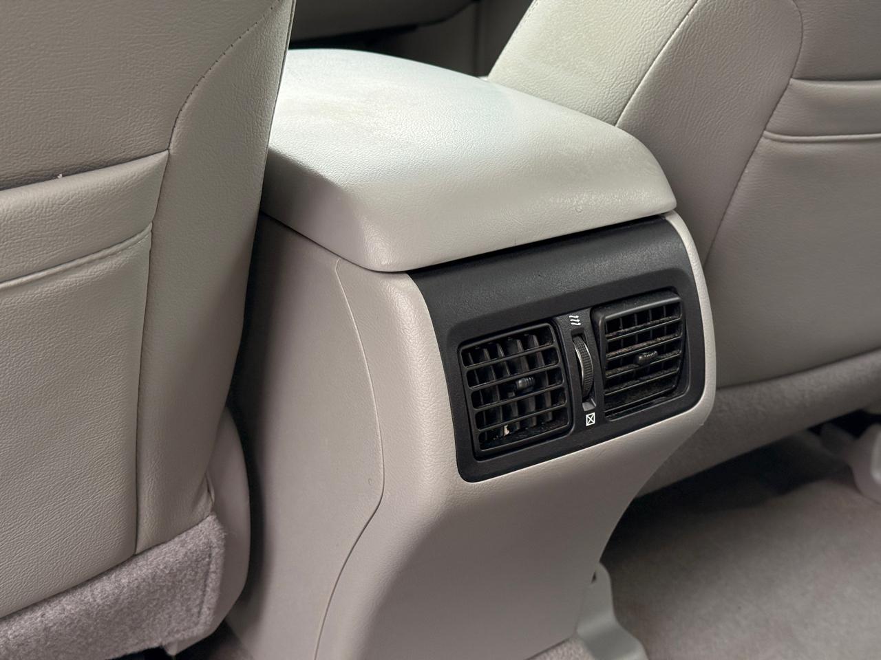 Toyota Camry 4dr Sdn XLE Auto 2012