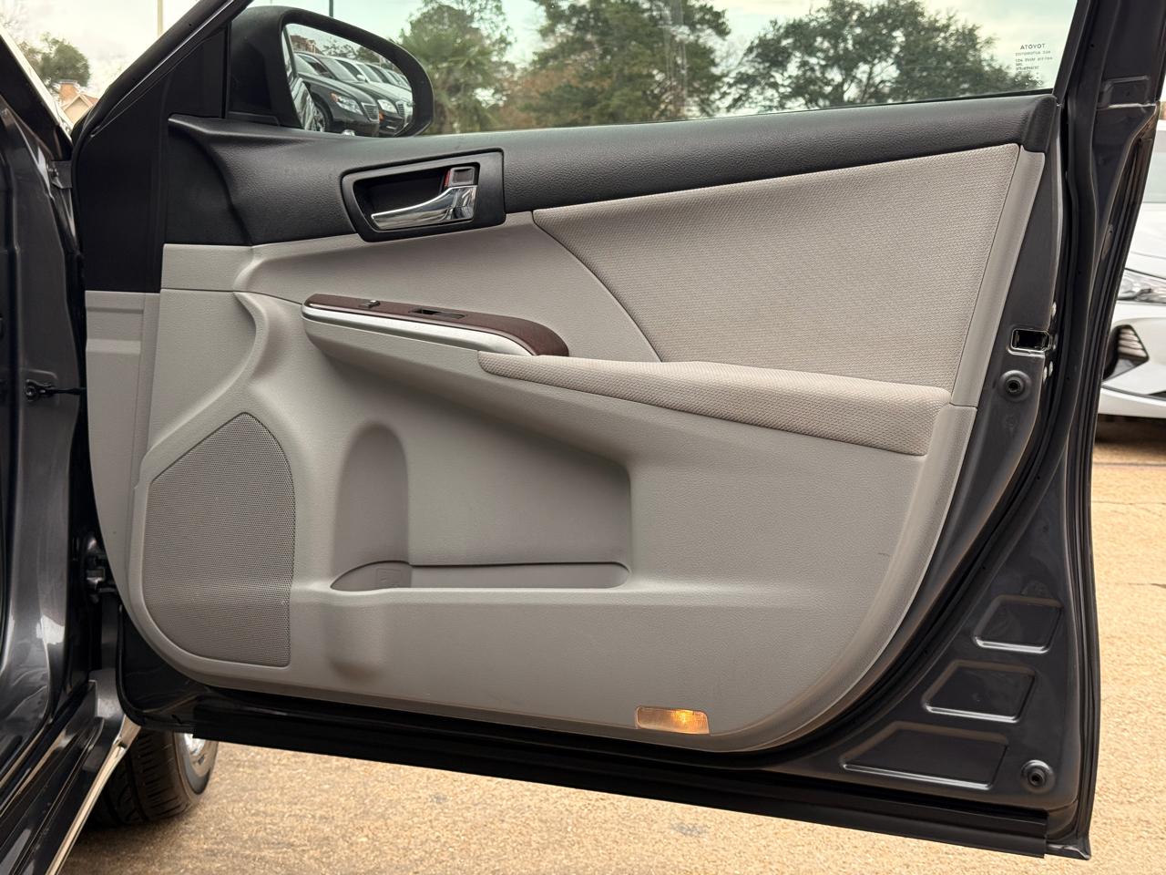 Toyota Camry 4dr Sdn XLE Auto 2012