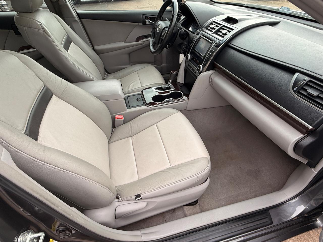 Toyota Camry 4dr Sdn XLE Auto 2012