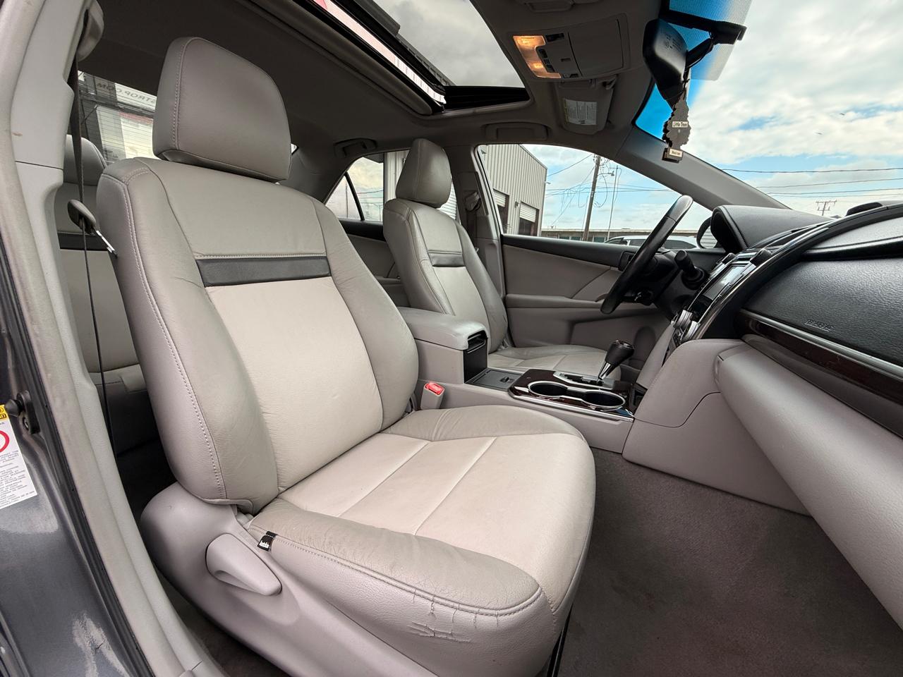 Toyota Camry 4dr Sdn XLE Auto 2012