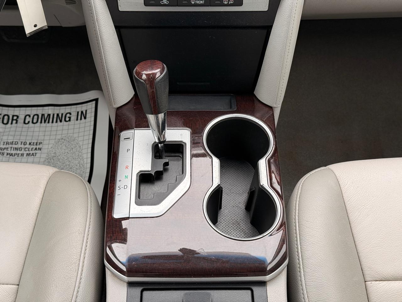 Toyota Camry 4dr Sdn XLE Auto 2012