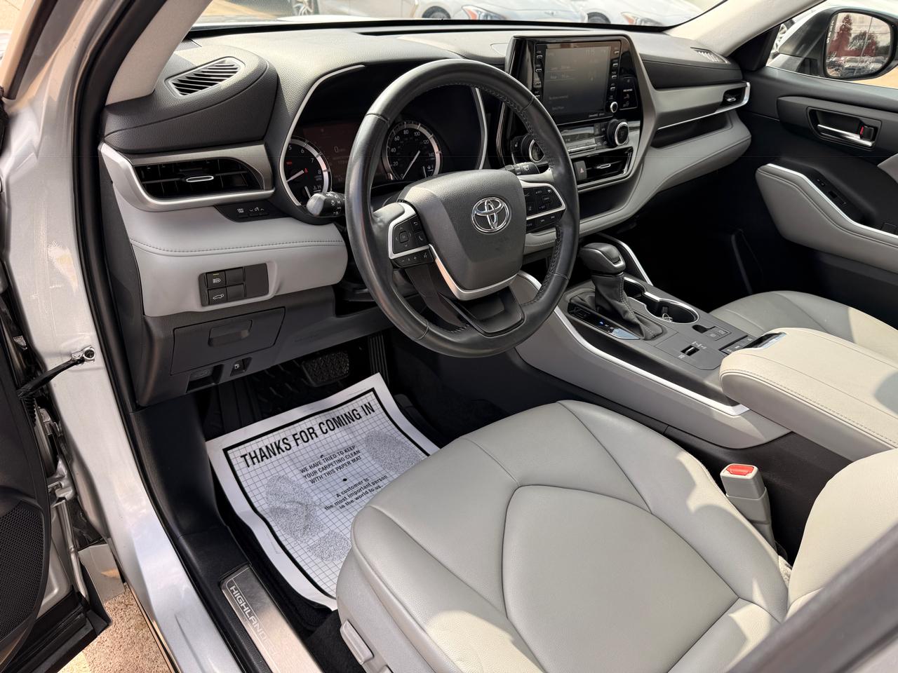 Toyota Highlander XLE FWD V6 2022