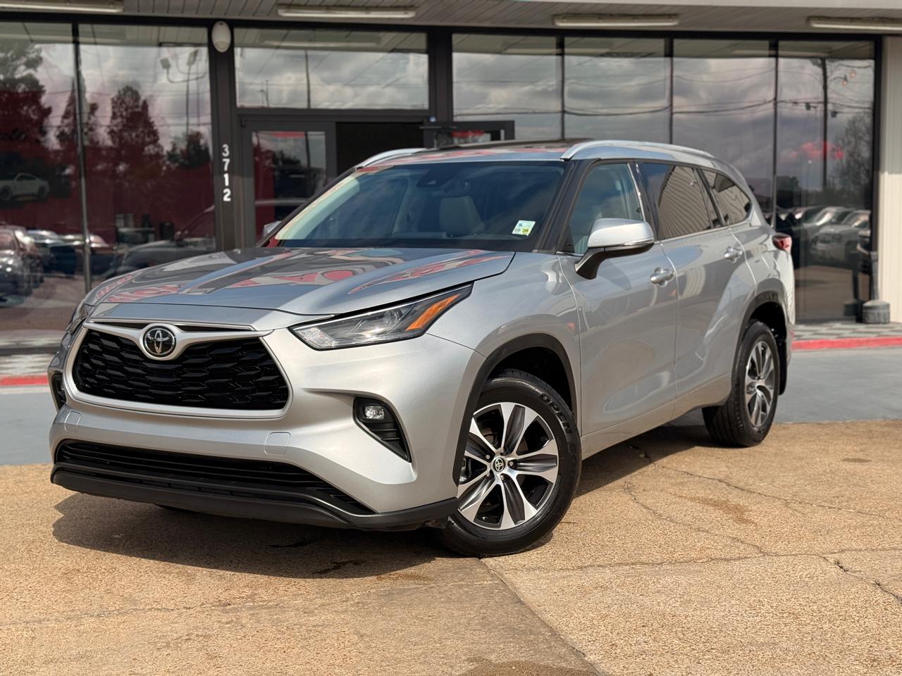 Toyota Highlander XLE FWD V6 2022