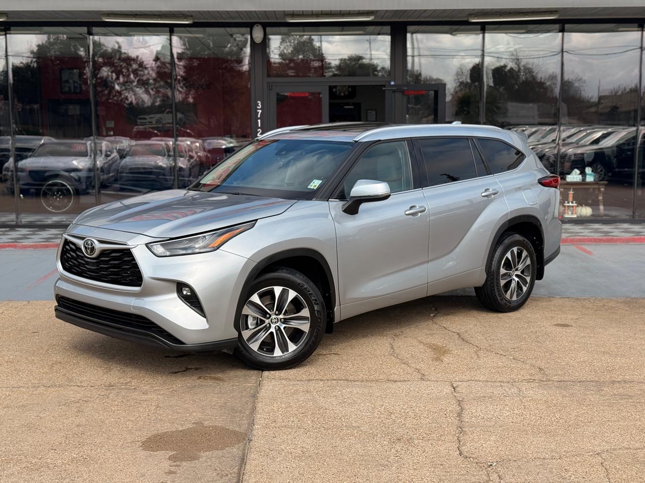 Toyota Highlander XLE FWD V6 2022